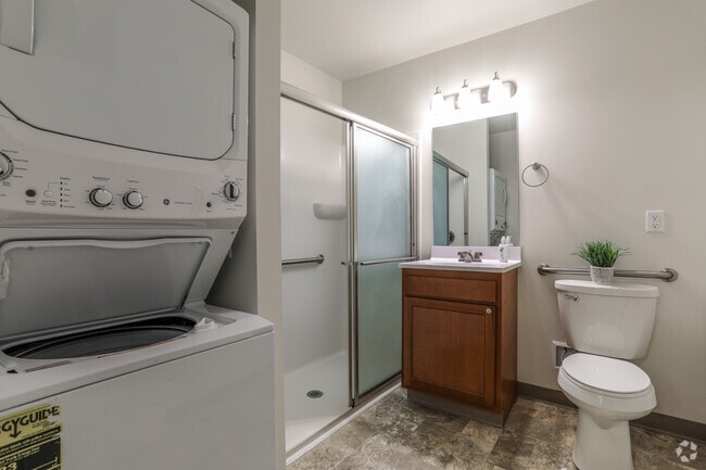 2 Bed/ 1 Bath