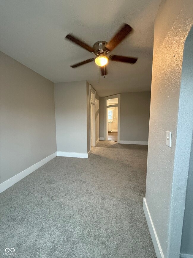 Photo - 421 N State St