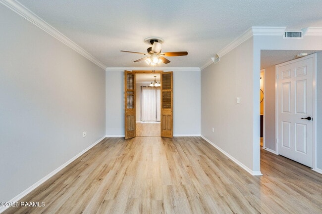 Photo - 110 W Bayou Pkwy