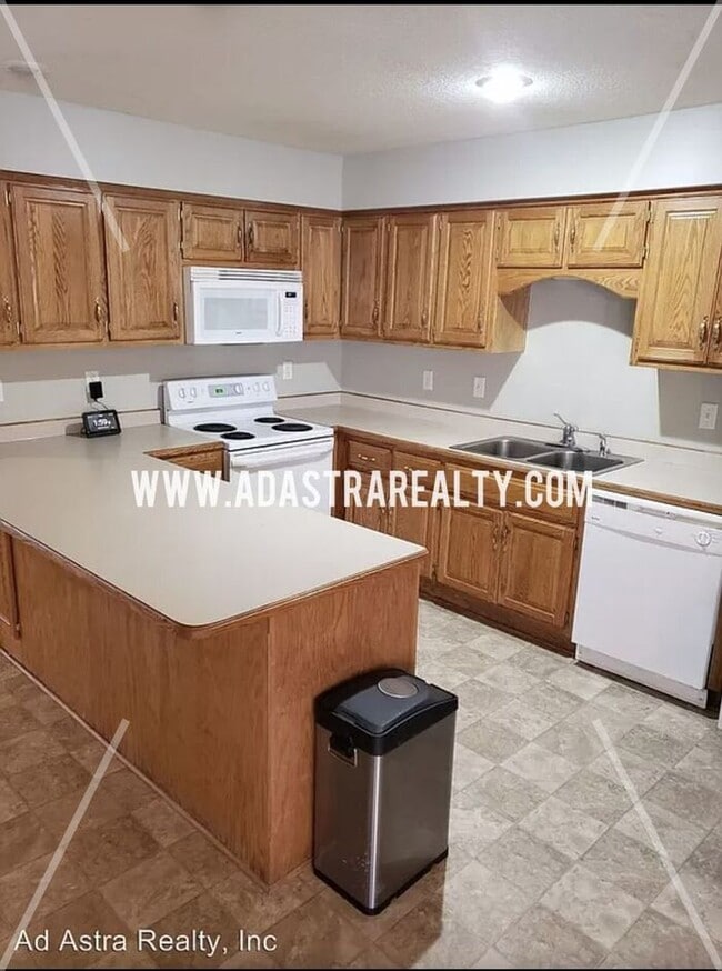 Photo - Spacious and Affordable Duplex in Peculiar-Available in JUNE!!