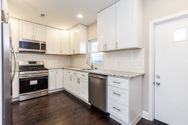 Photo - 2652 Livingston St