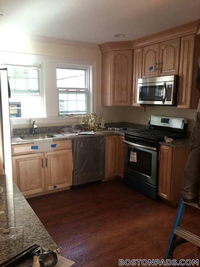 Photo - 16 Eliot Crescent Unit 1