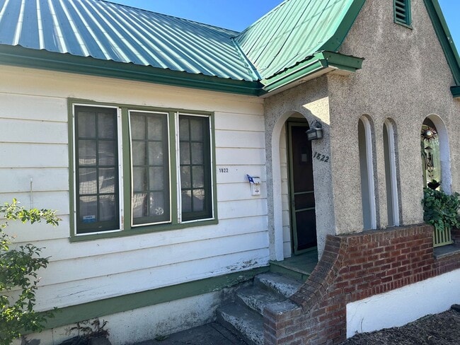 Photo - 1822 Earle St