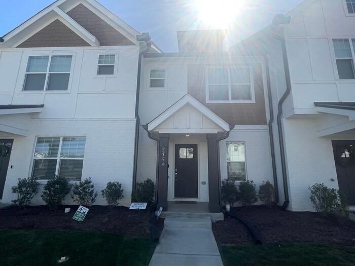 Robinson Rowhouses 2 bedroom with fenced p... - Robinson Rowhouses 2 bedroom with fenced p...