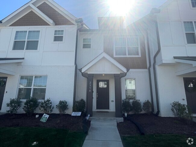 Building Photo - Robinson Rowhouses 2 bedroom with fenced p...