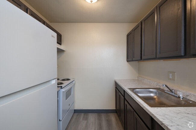 1BR, 1BA - 725SF - Kitchen