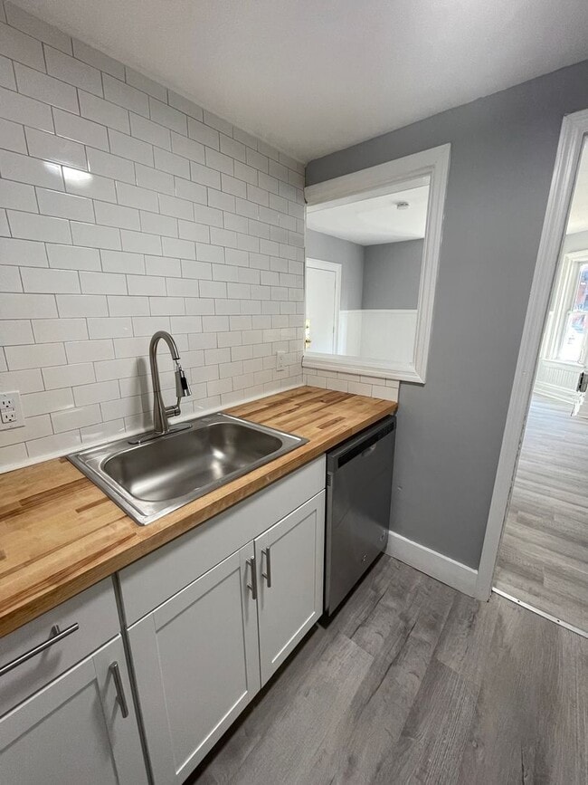 Photo - 89 Dubois St Unit 1