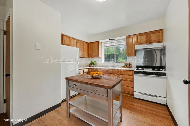 Building Photo - 1015 36th St SW Unit 1