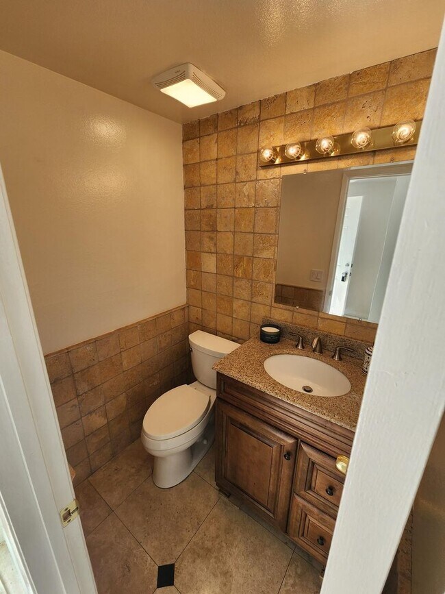 Photo - Rancho Niguel: 2 Bedroom 2.5 Bath Attached...