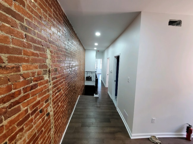 Photo - 705 S 52nd St