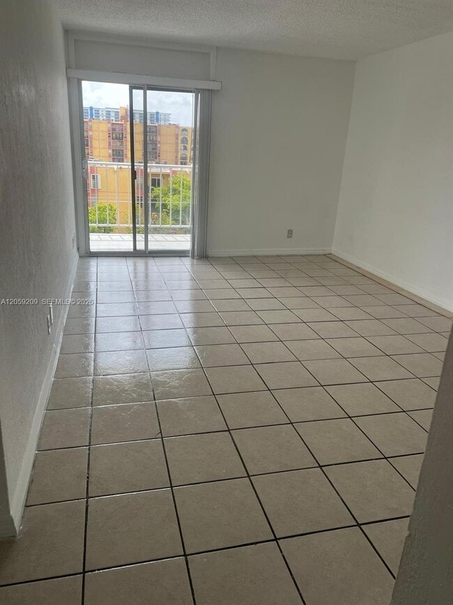 Photo - 801 NW 47th Ave Unidad W612