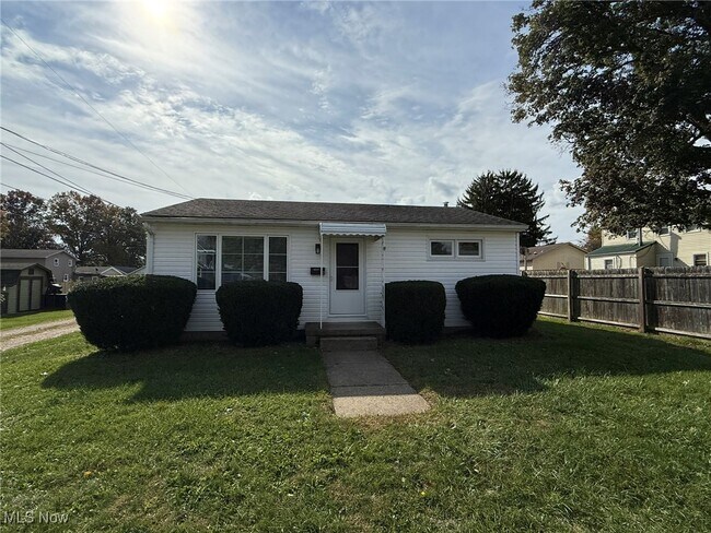 Photo - 312 Minnich Ave NE