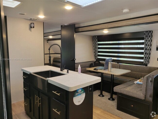 Building Photo - 1419 SW 33rd Ct Unit RV Rental