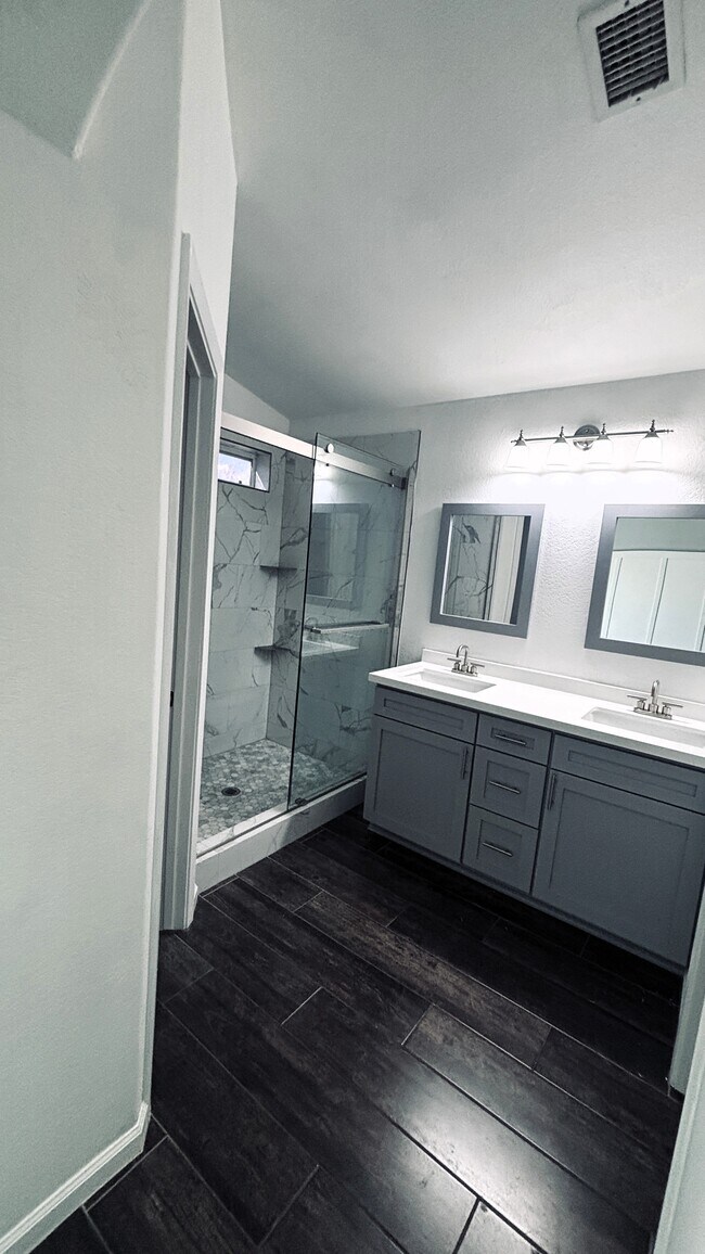 Photo - 280 S Bedford Dr