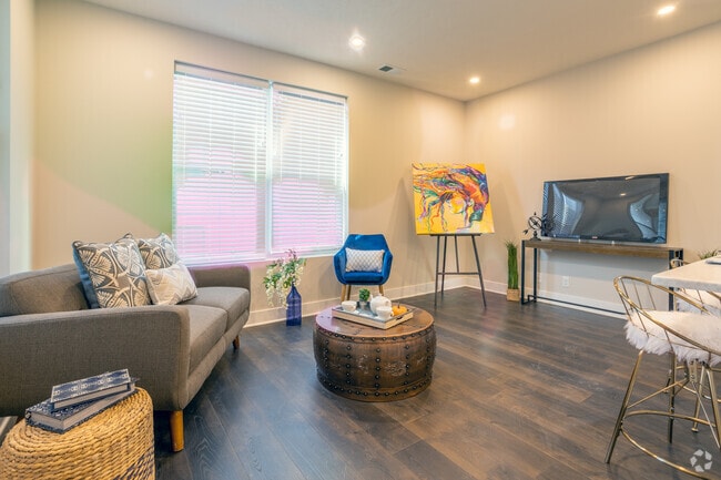 1BR, 1BA - A612 - Hinge Flats