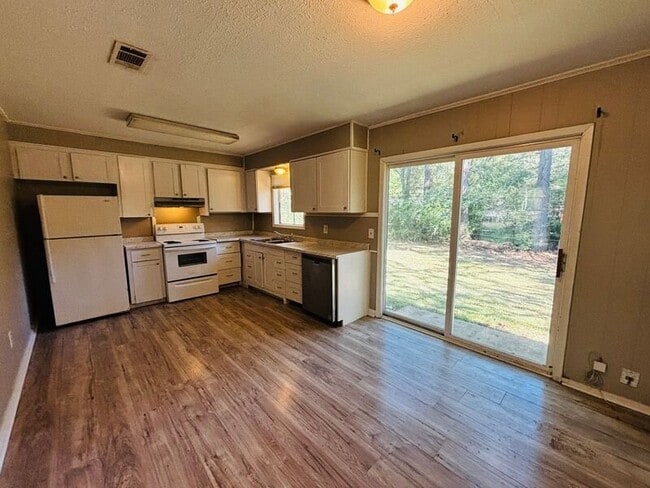 Photo - 130 E Woodcrest Dr