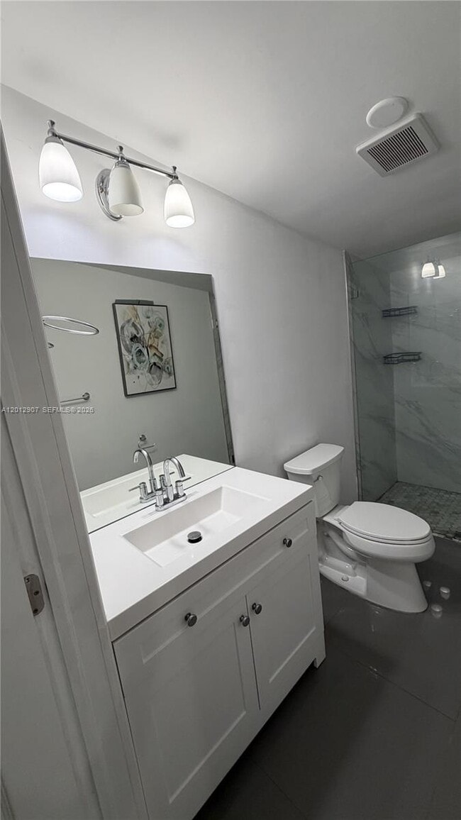 Photo - 1212 E River Dr Unit 2