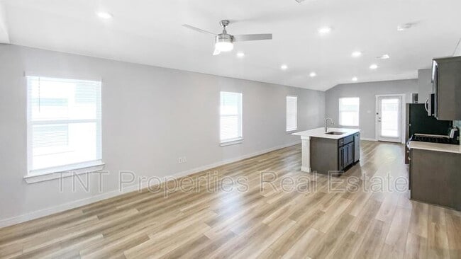 Photo - 1239 Amistad Lp