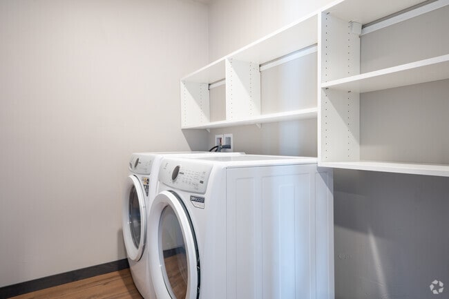 2BR, 2BA - 1,264SF - Laundry