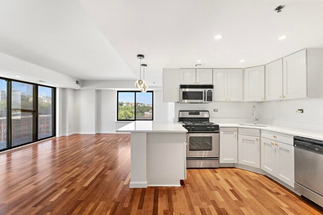 Building Photo - 759 2nd St Unit 11Q Rental