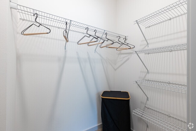 1BR, 1BA - 816SF - Madison Waterstar