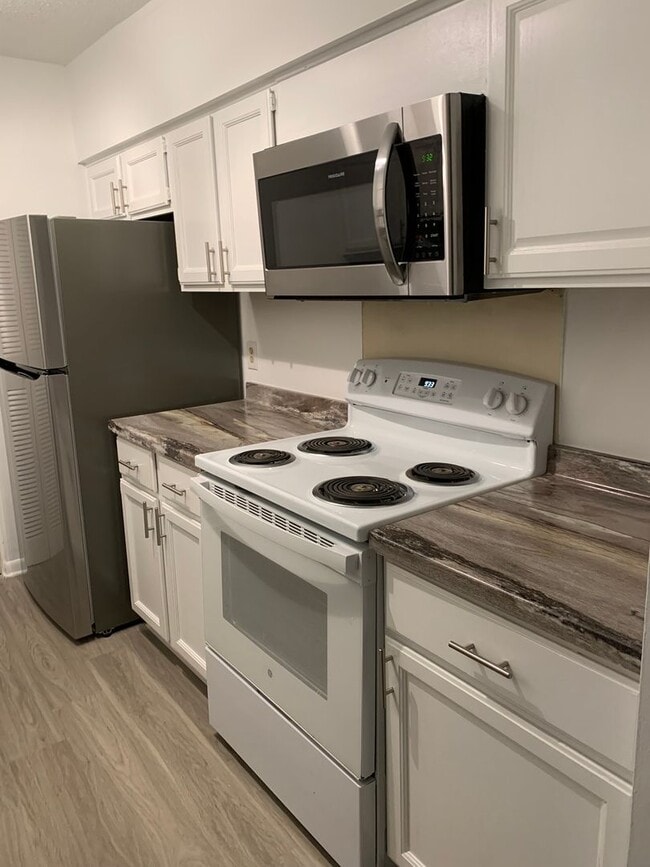 Photo - MARTINIQUE CONDO NEAR CRABTREE-UPDATED FLO... Unit 4701