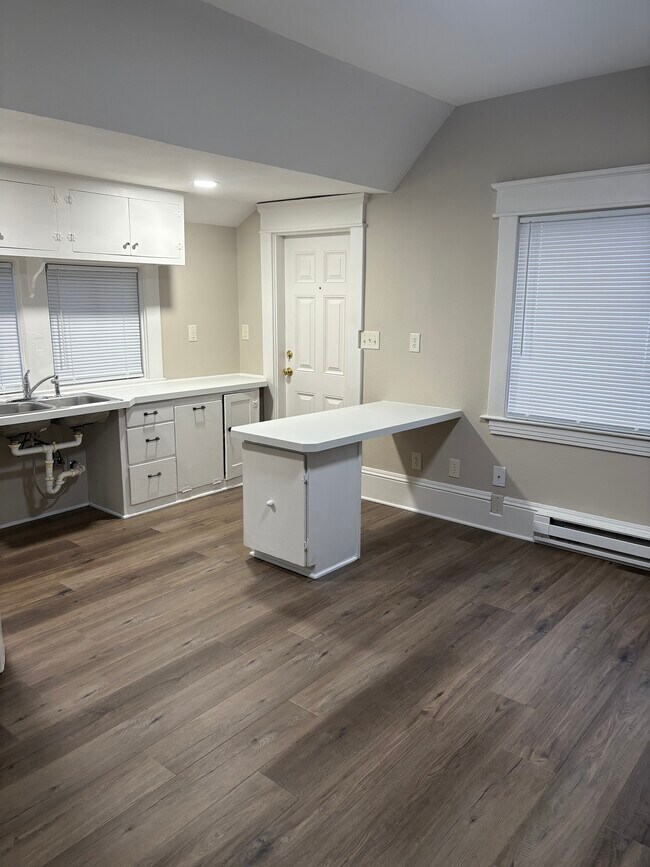 Photo - 3121 Hoyt Ave Unit B