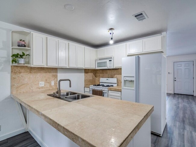 Photo - 1607 Valleyridge Dr