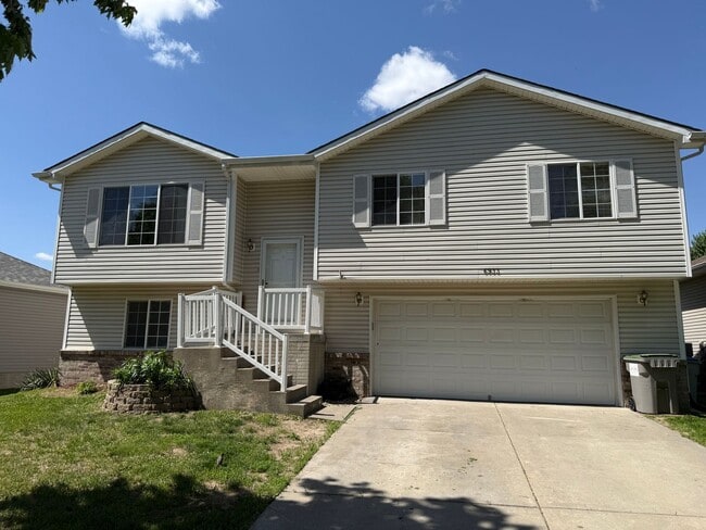 Building Photo - Nice Family Home in Great Neighborhood