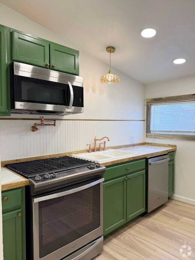 Building Photo - "Charming 1-Bedroom Retreat in Mountain Ho... Rental