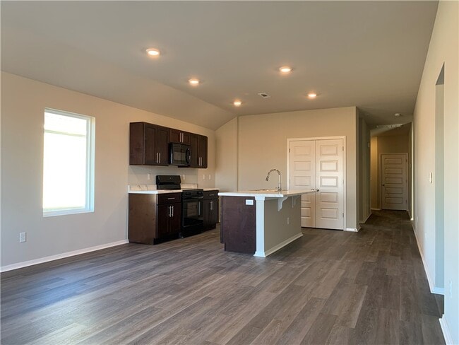 Photo - 2525 E Fox Mdw St