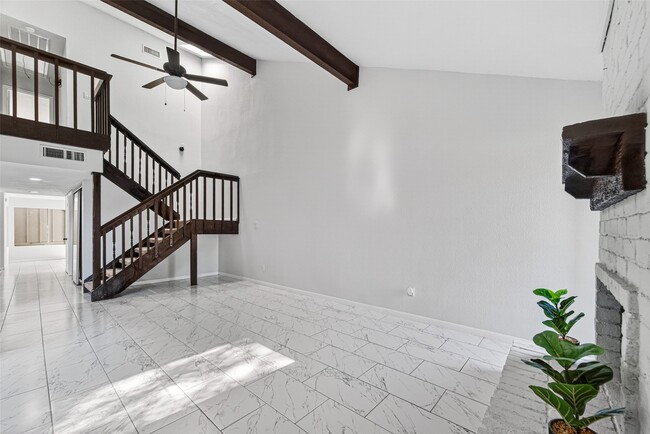 Photo - 8046 Ellinger Ln