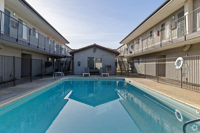Building Photo - Valle at 9121 Kenwood Rental
