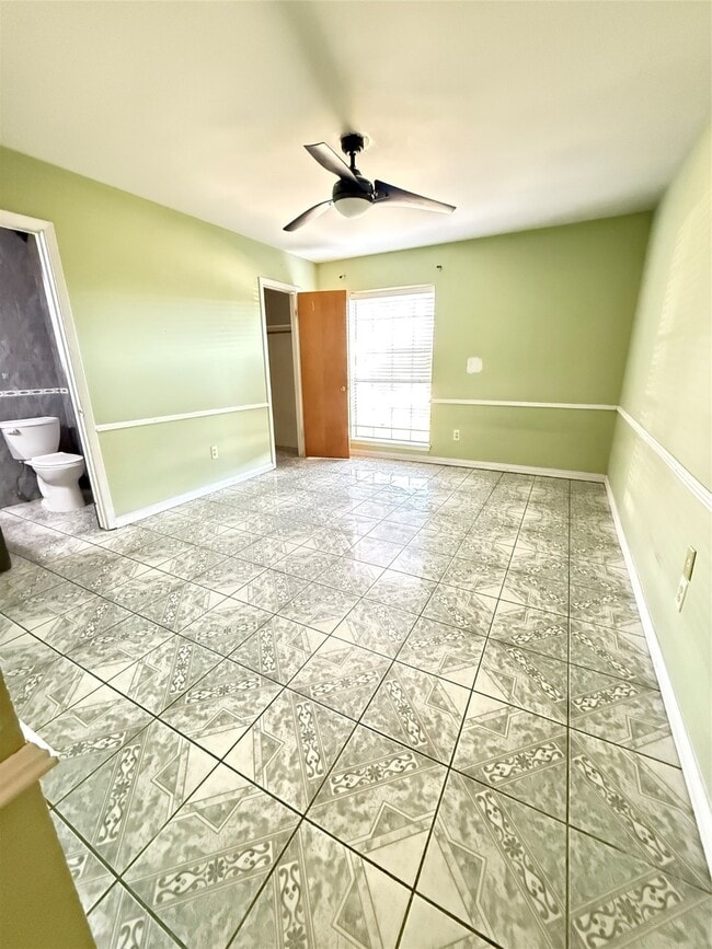 Photo - 10831 Overlea Dr