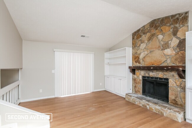 Photo - 643 Inland Way NW