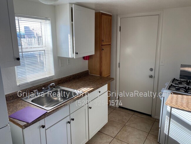 Photo - Cute 1 Bedroom House for Rent  (Ajo Way/12...
