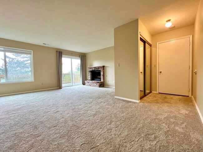 Photo - Remodeled 3BR in Mountain Park | Primary Suite + Deck | Lake Oswego Unit 304