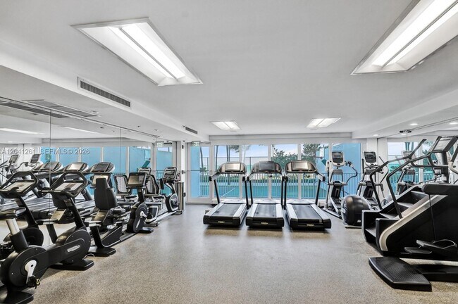 9601 Collins Ave Unit 507