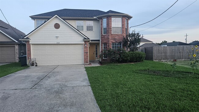 Building Photo - 2320 Shady Pine Dr