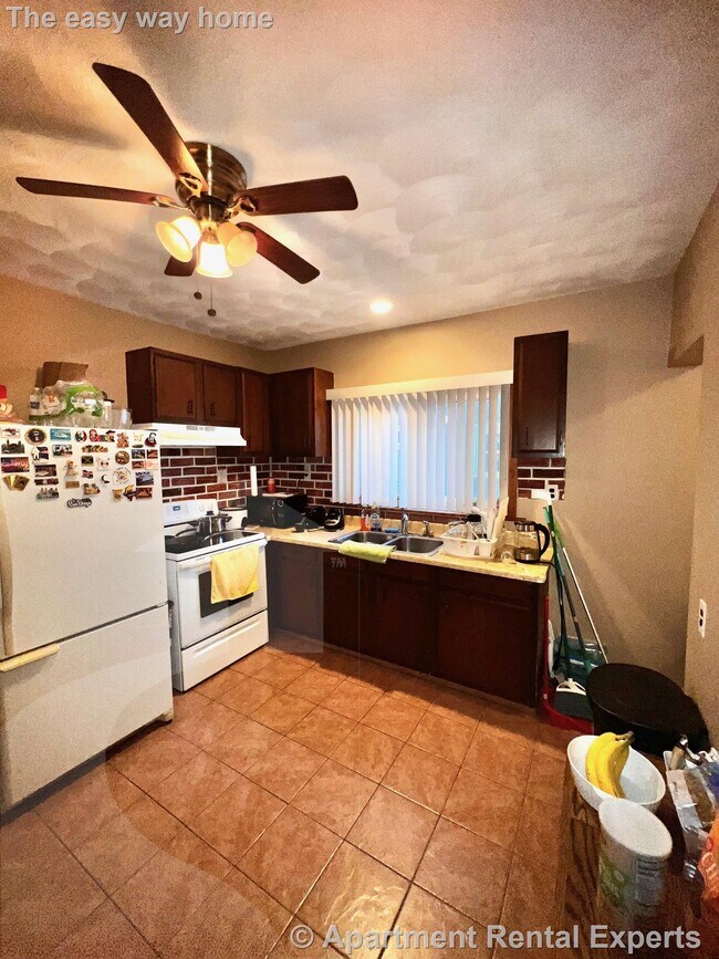 Photo - 122 Willis Ave