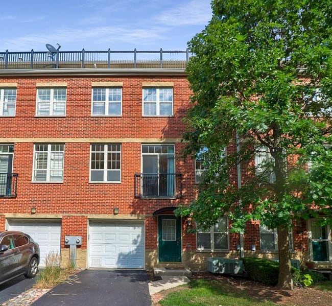 Photo - 3255 N Bay Ct Townhome