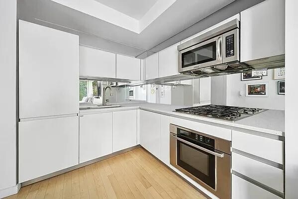 425 E 13th St Unit 6C