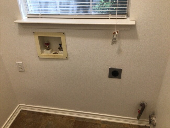 Photo - 2913 Whisper Oaks Ln