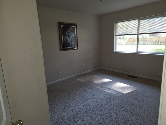 Photo - 1061 William #C C