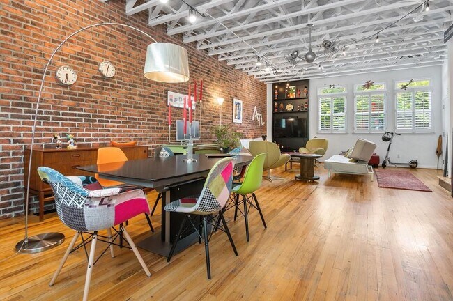 Photo - 230 Bradberry St SW