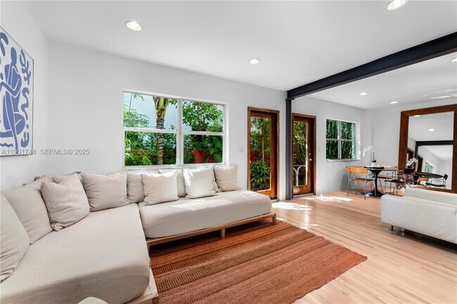 Building Photo - 226 Jefferson Ave Unit 2