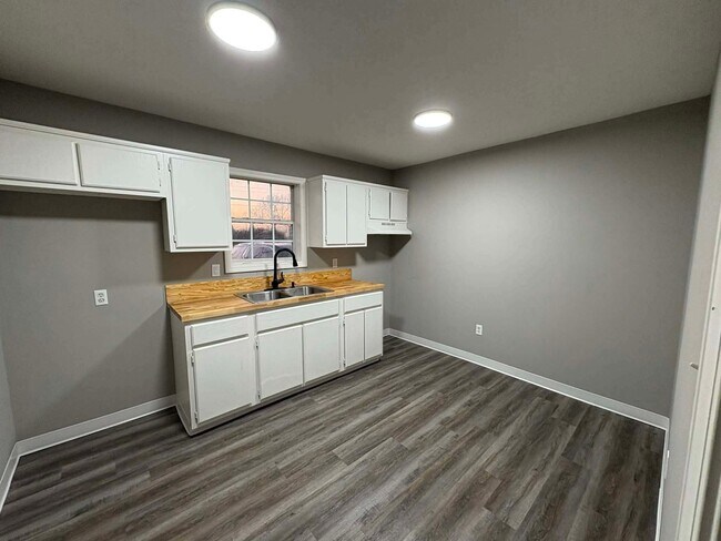 Photo - 1274 Fairground Rd