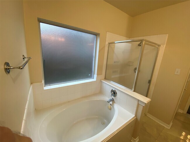 Photo - 9210 Hidden Lake E Dr