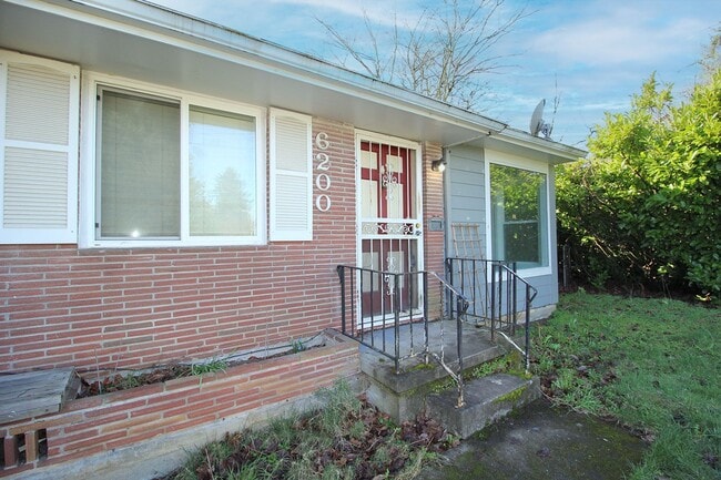 Photo - 6200 NE Shaver St