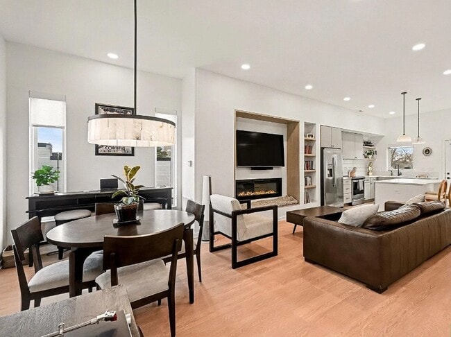 Photo - 5302 Elmwood Plz